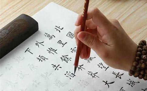 北京汉翔书法通过让孩子在线上练，线下讲的方式，大大节省孩子的学习时间